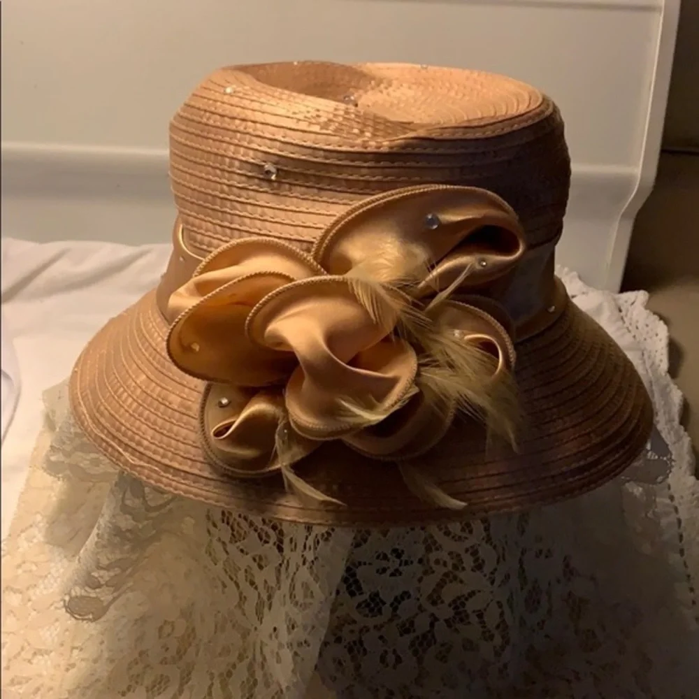 Swan Hat Vintage 6 inches high 7  head